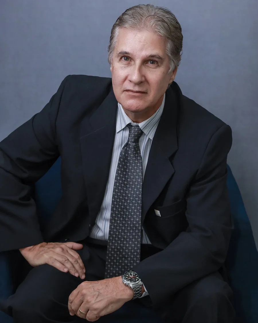 Foto de Eduardo, especialista da Lucrativité.